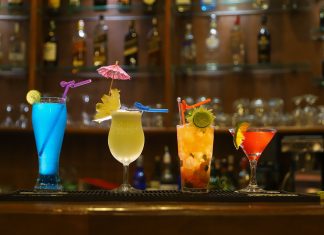 Choosing the perfect outfits for a night out in a trip to Europe